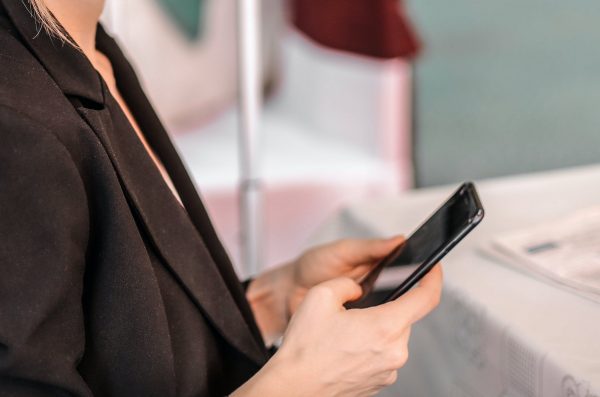 REDES SOCIALES CON ELEGANCIA: POTENCIA TU MARCA PERSONAL Y VENDE MÁS